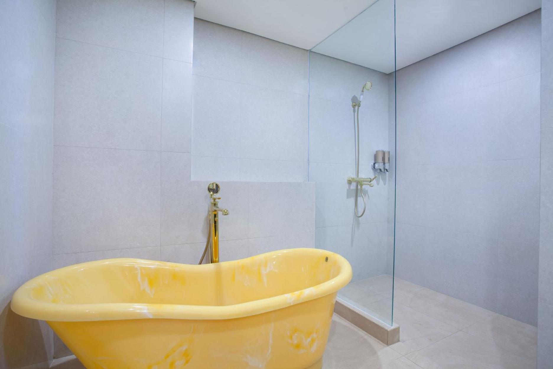 Alhambra & Convention, Bw Signature Collection Hotel 4*